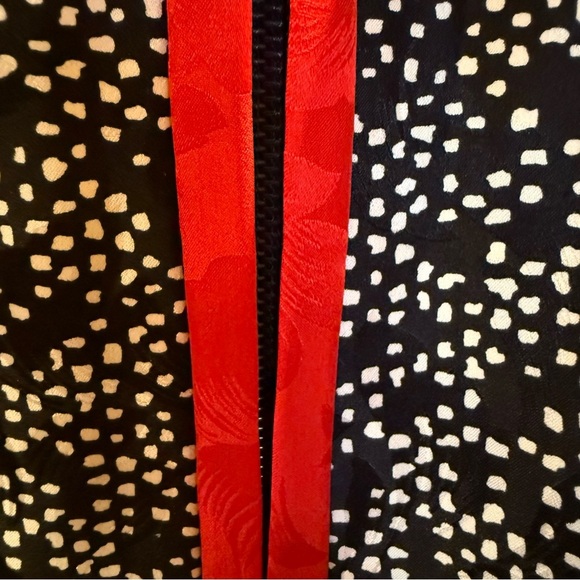 Elegant Women's Black Blazer with Red Accents 100% silk - Picture 5 of 6